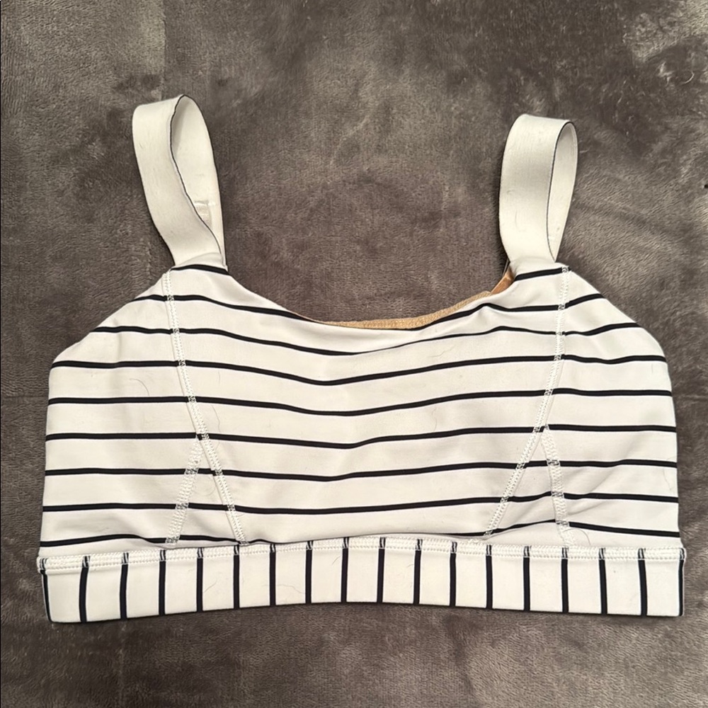 Lululemon Adjust Me Bra
Quiet Stripe White Deep Indigo Size 4